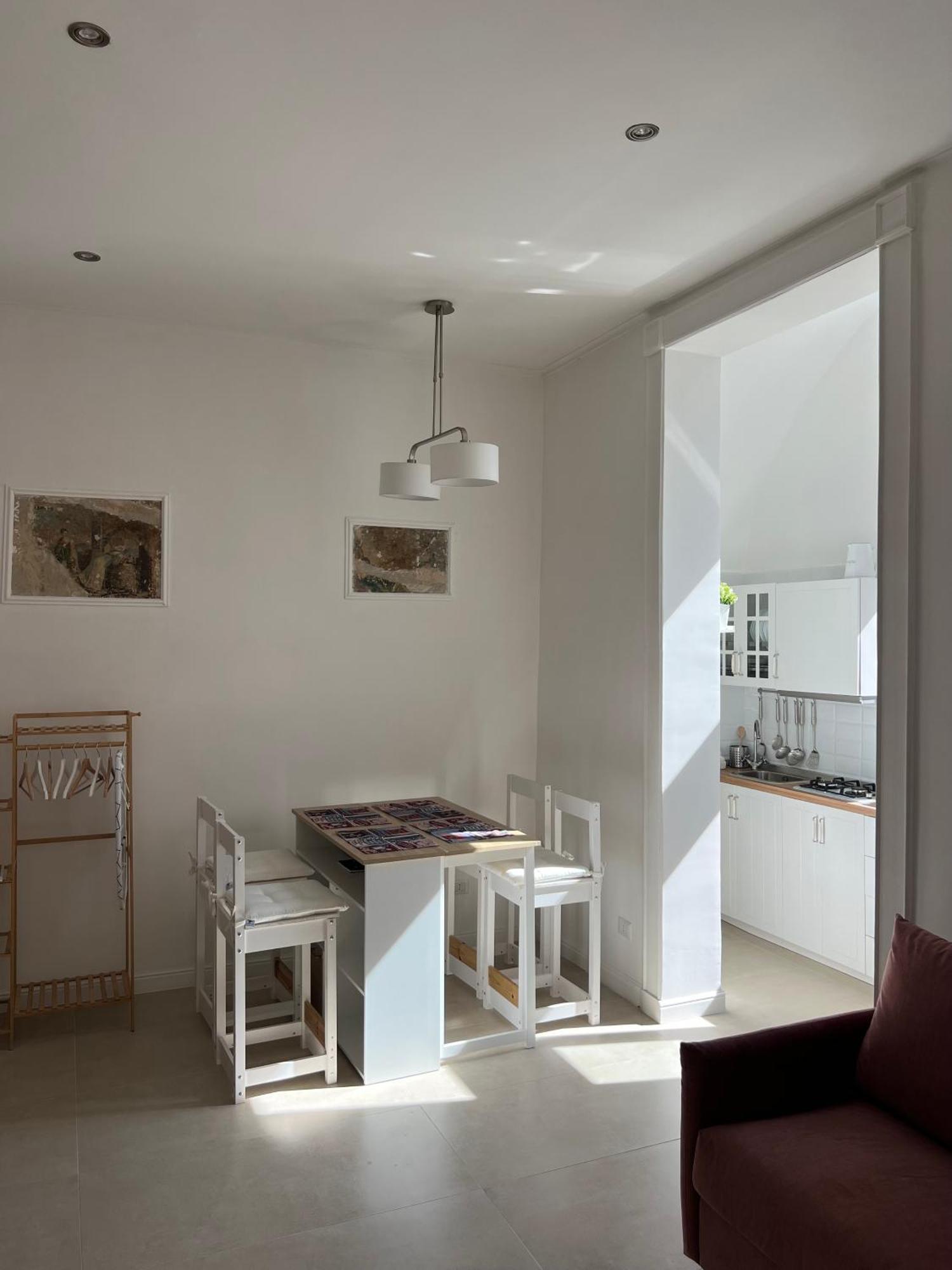 Centro Madame Con Terrazzo E Vista Giardino Naples