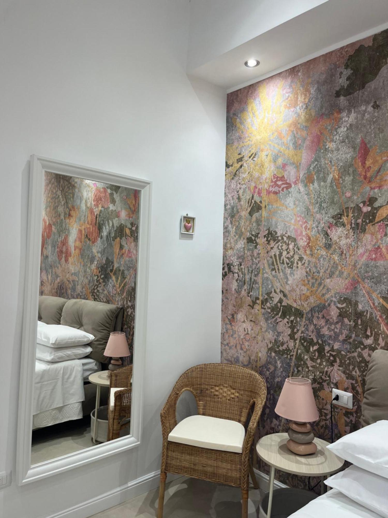 Apartment Centro Madame Con Terrazzo E Vista Giardino Naples